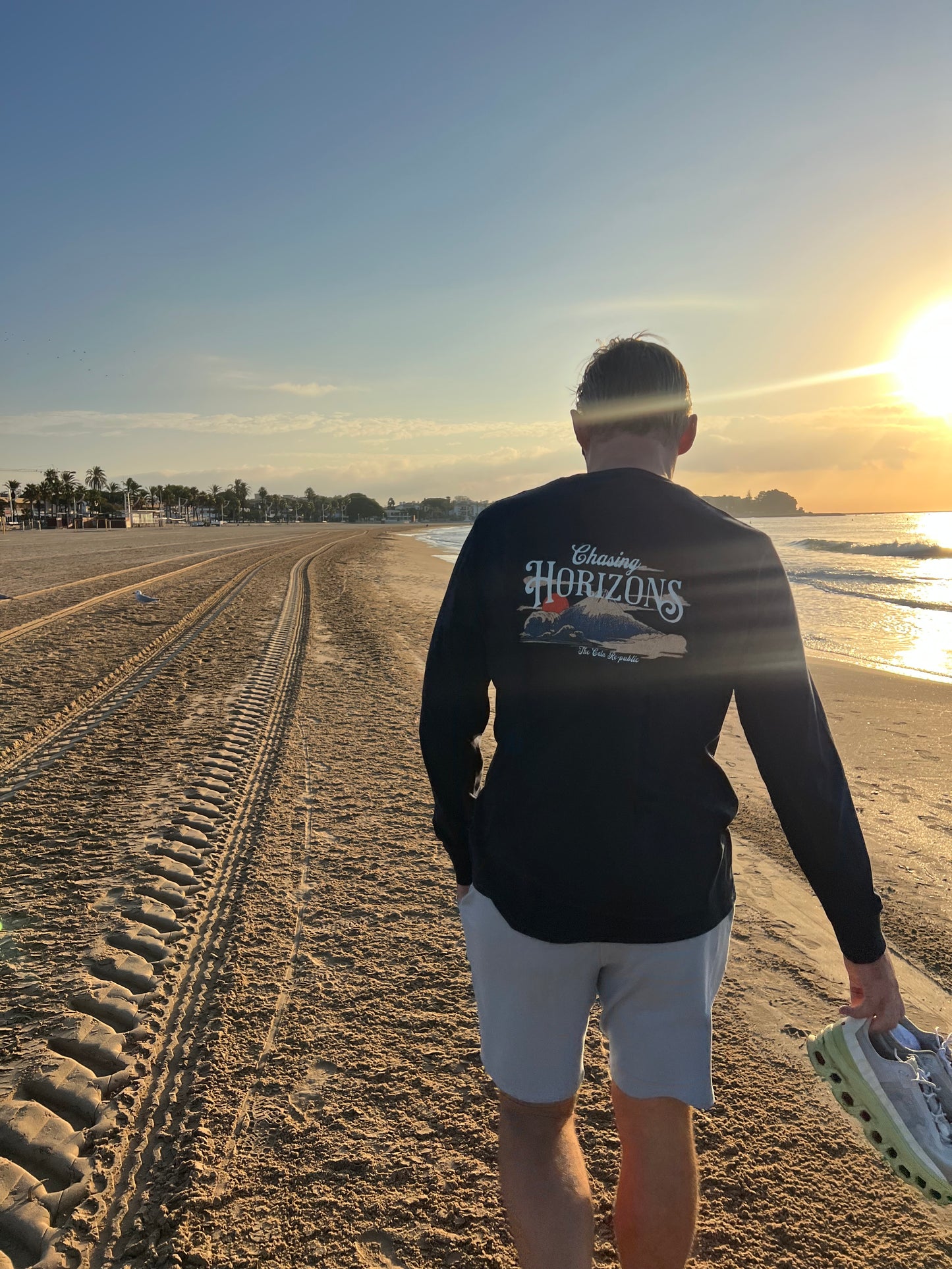 Chasing Horizons Tee